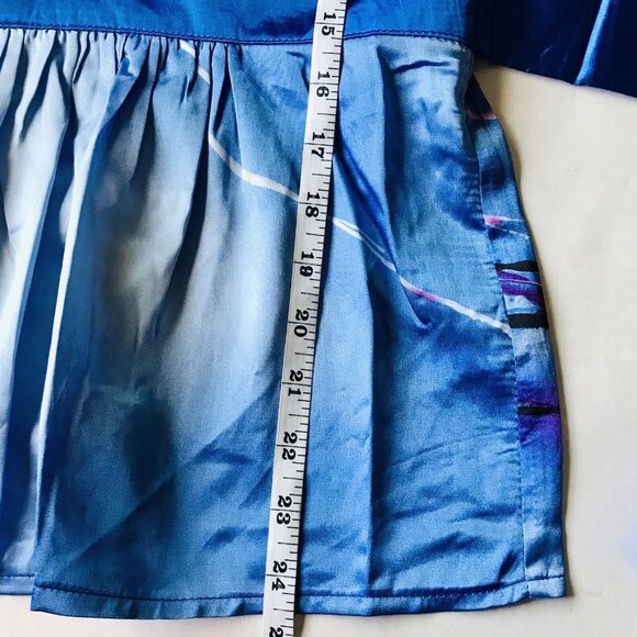 Catwalk Studio’s Women’s Blue Satin Blouse Size Medium - Picture 5 of 6